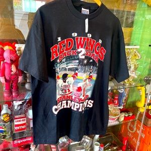 Dead Stock Vintage 1998 Back 2 Back Red Wings Championship Shirt